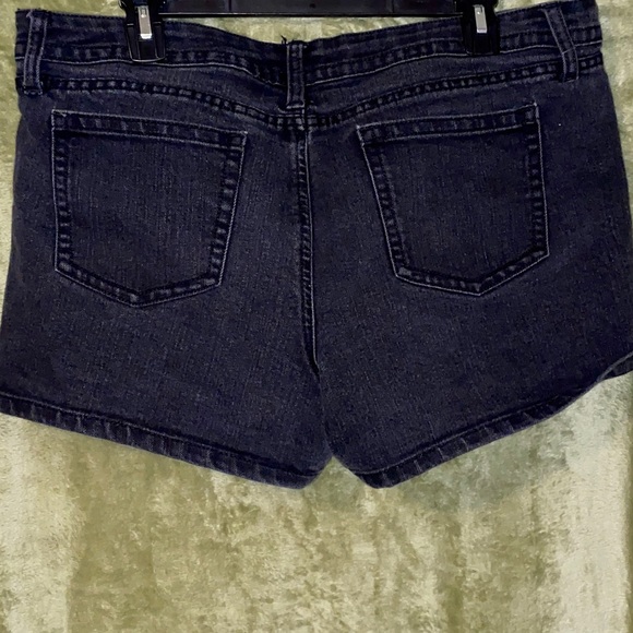 A.N.A. Shorts - Picture 2 of 4